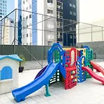 Vista Para A Roda Gigante E Mar
