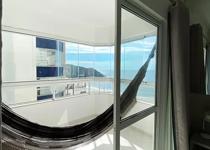 Vista Para A Roda Gigante E Mar
